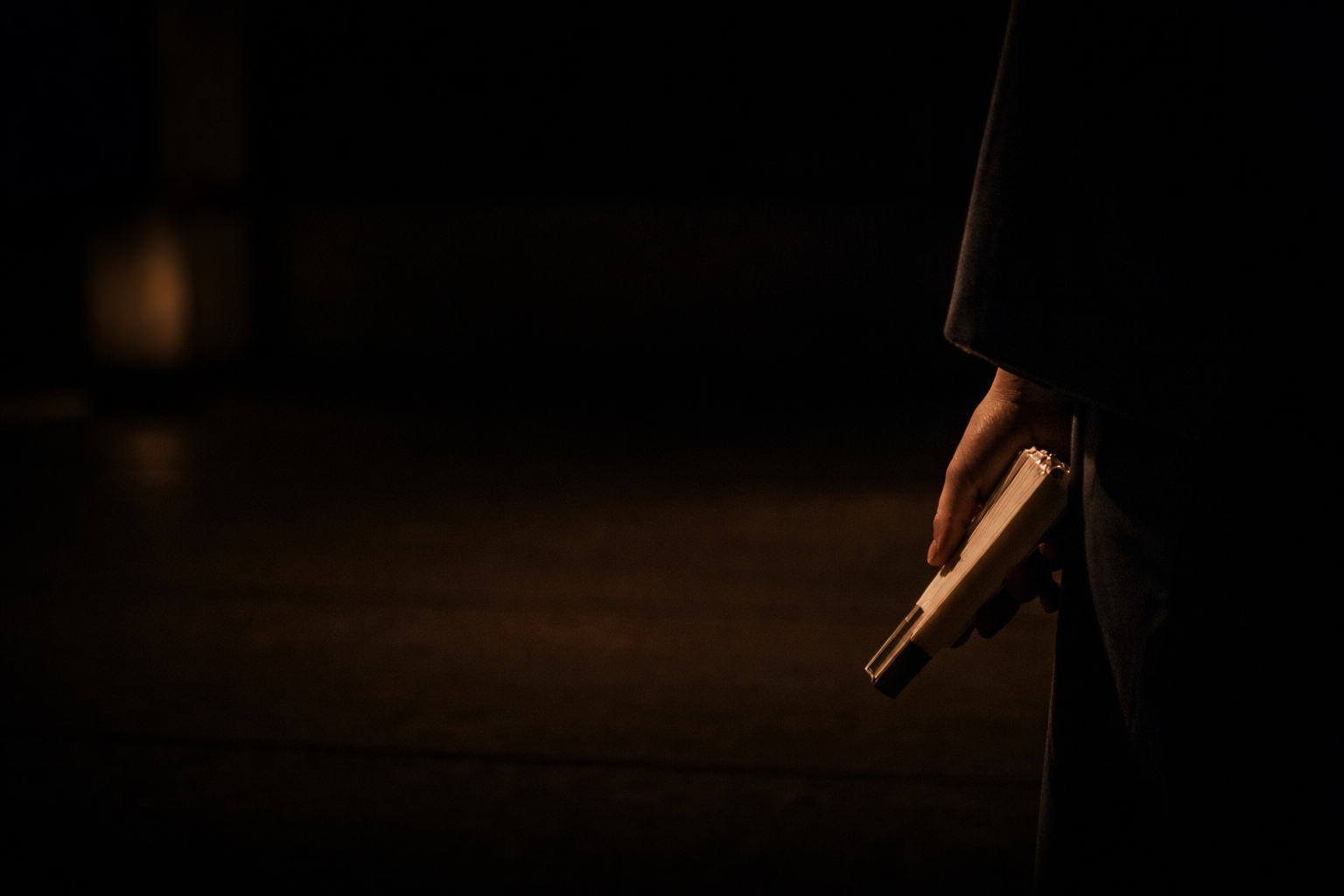 舞台の手に持った扇子